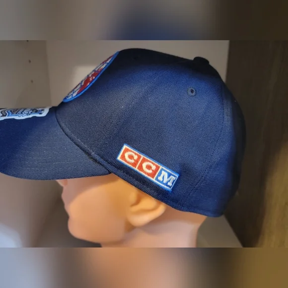 BNWT Montreal Canadiens Winter Classic FlexFit Hat - Picture 2 of 7